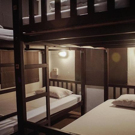 Some Rest Hostel Бангкок Экстерьер фото