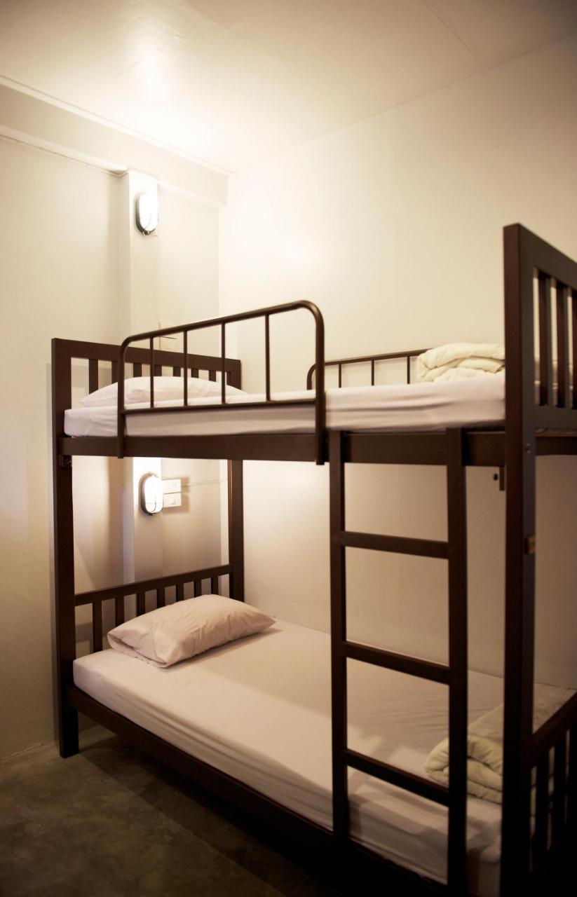 Some Rest Hostel Бангкок Экстерьер фото